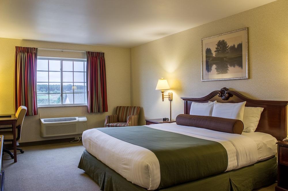 Boarders Inn & Suites By Cobblestone Hotels - Shawano Exterior photo