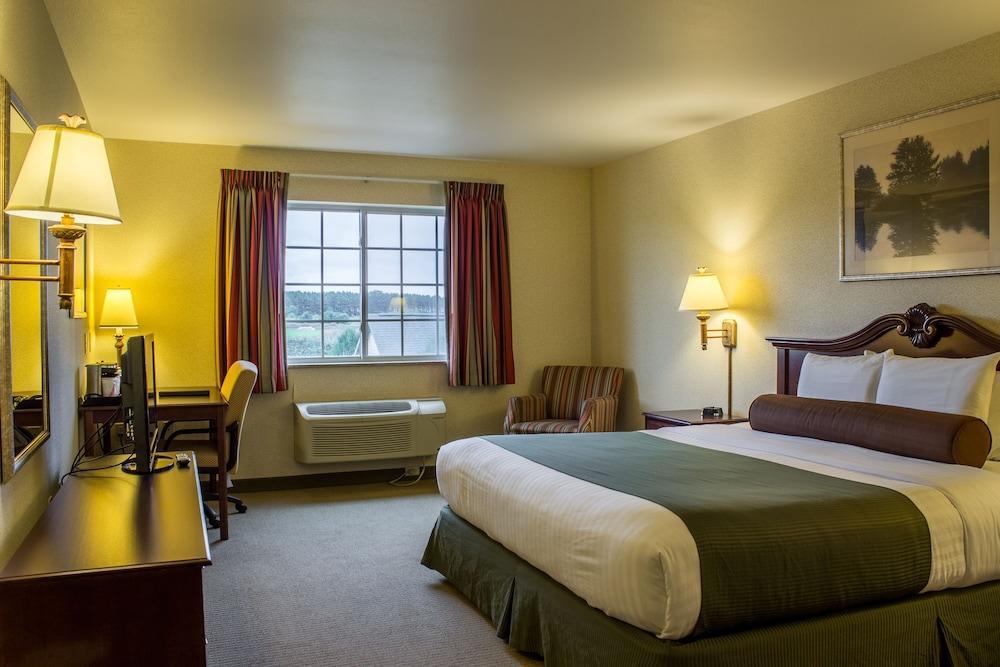 Boarders Inn & Suites By Cobblestone Hotels - Shawano Exterior photo
