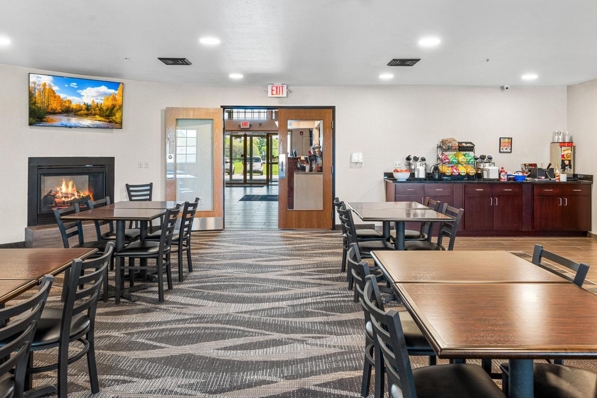Boarders Inn & Suites By Cobblestone Hotels - Shawano Exterior photo