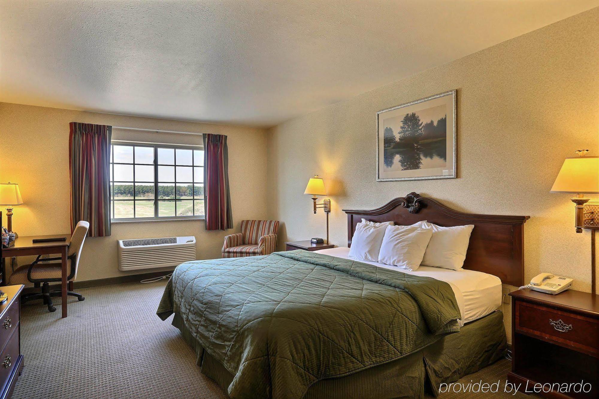 Boarders Inn & Suites By Cobblestone Hotels - Shawano Exterior photo