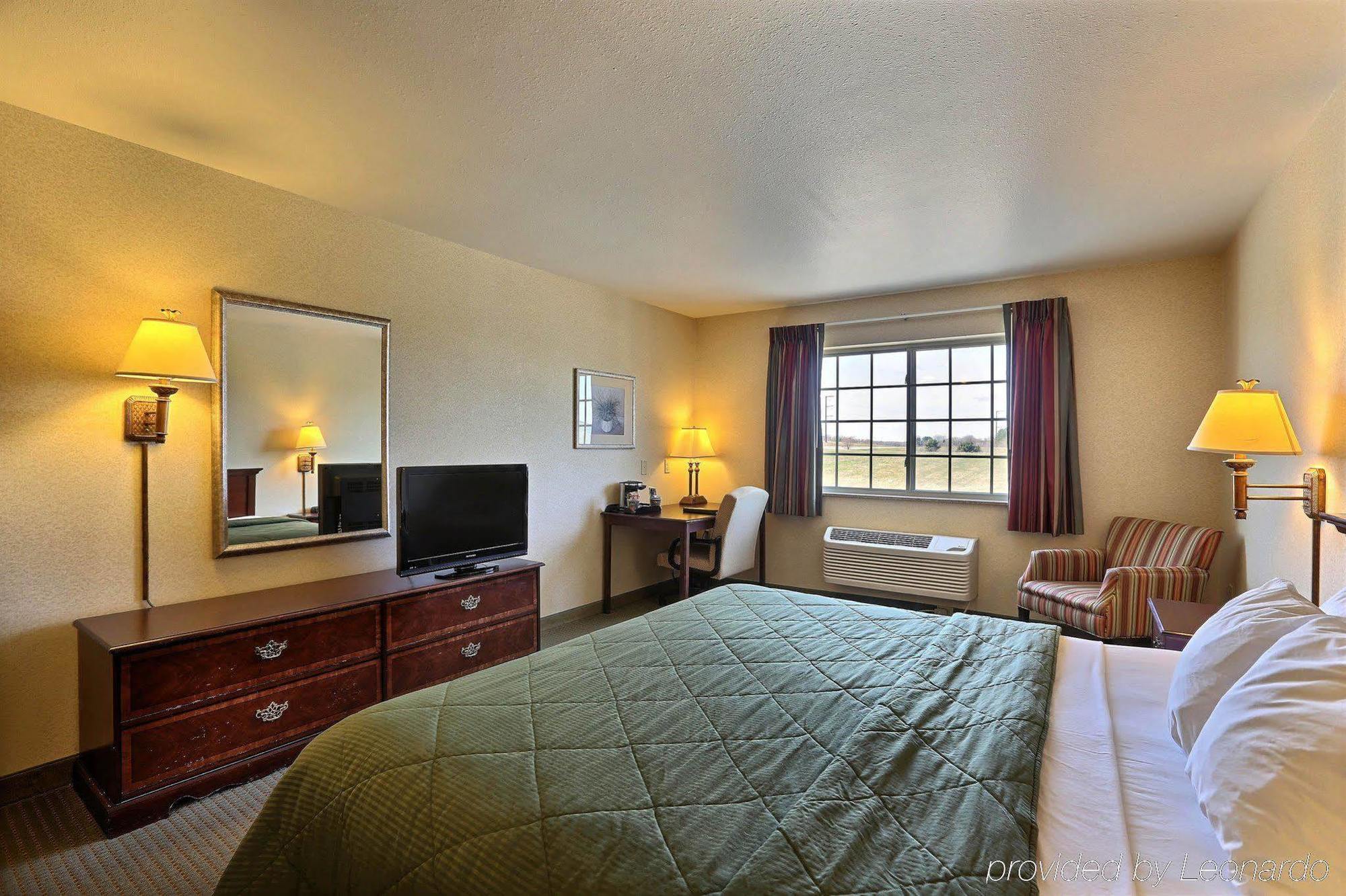 Boarders Inn & Suites By Cobblestone Hotels - Shawano Exterior photo